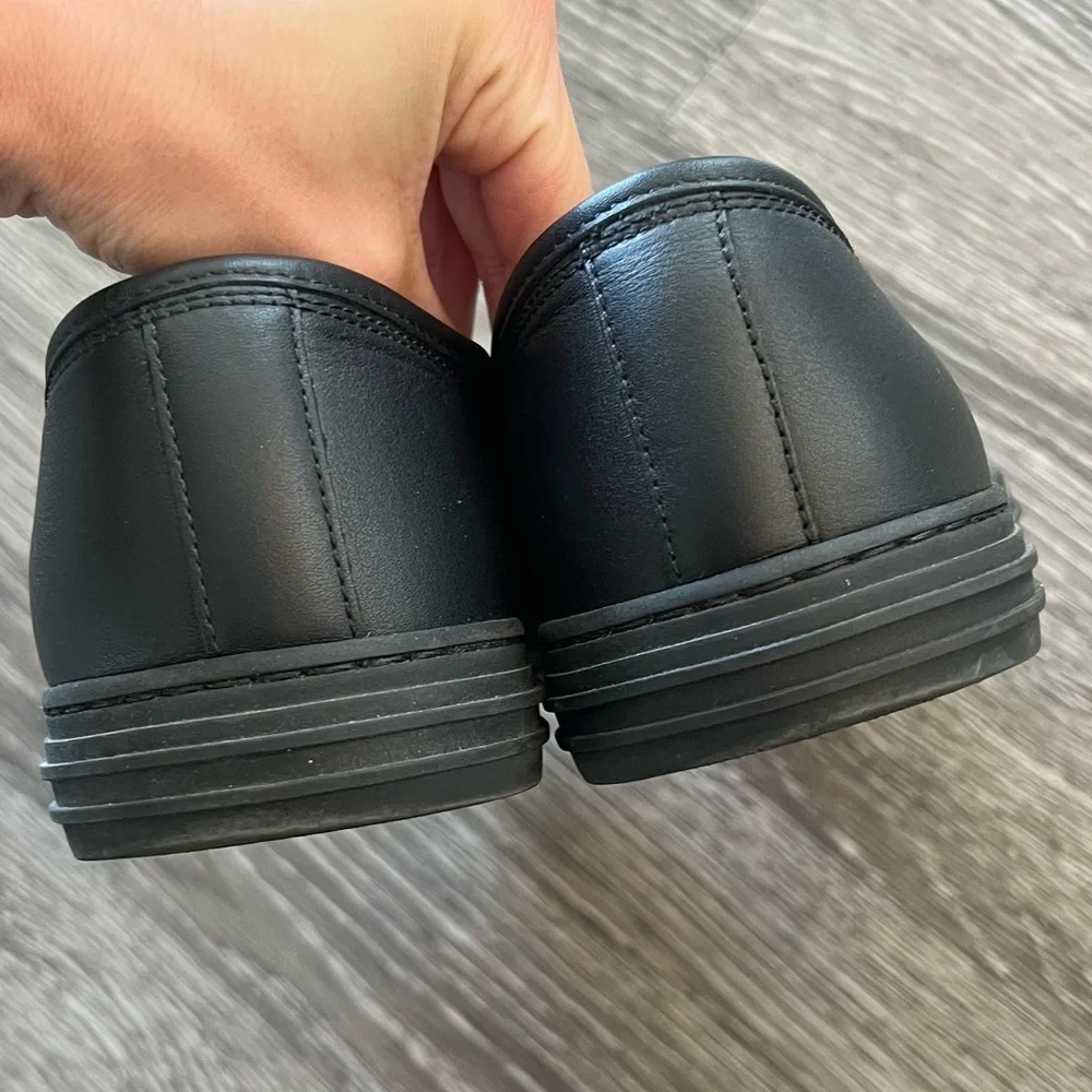 GUCCI PLAIN LEATHER SNEAKERS model 423301. All black. Size 8.5 GUCCI PLAIN LEATHER SNEAKERS model 423301. All black. Size 8.5 main image 2